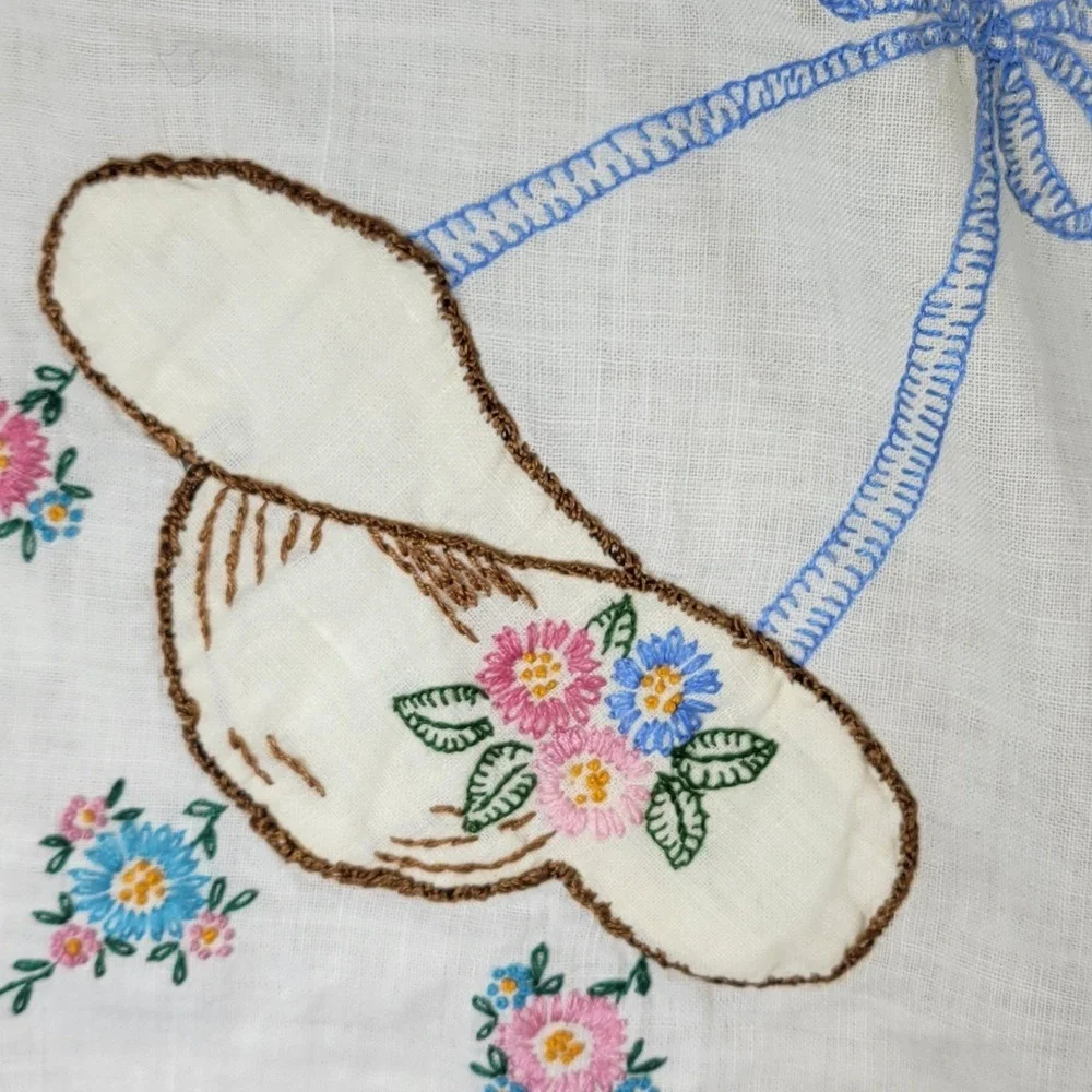 Vintage Embroidered Linen Tablecloth 4 Napkins Floral Hat Blue Lace Handmade Set
